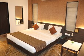 Kamar Double Standar | Meja kerja, ruang kerja ramah laptop, dan Wi-Fi gratis