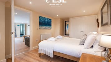 1 bedroom, iron/ironing board, internet, bed sheets