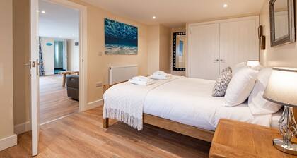 Modern, Sea Themed Ground Floor Flat Near Beach