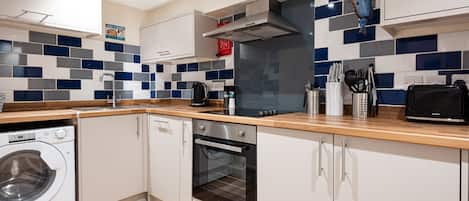 Frigorifero, microonde, forno, lavastoviglie