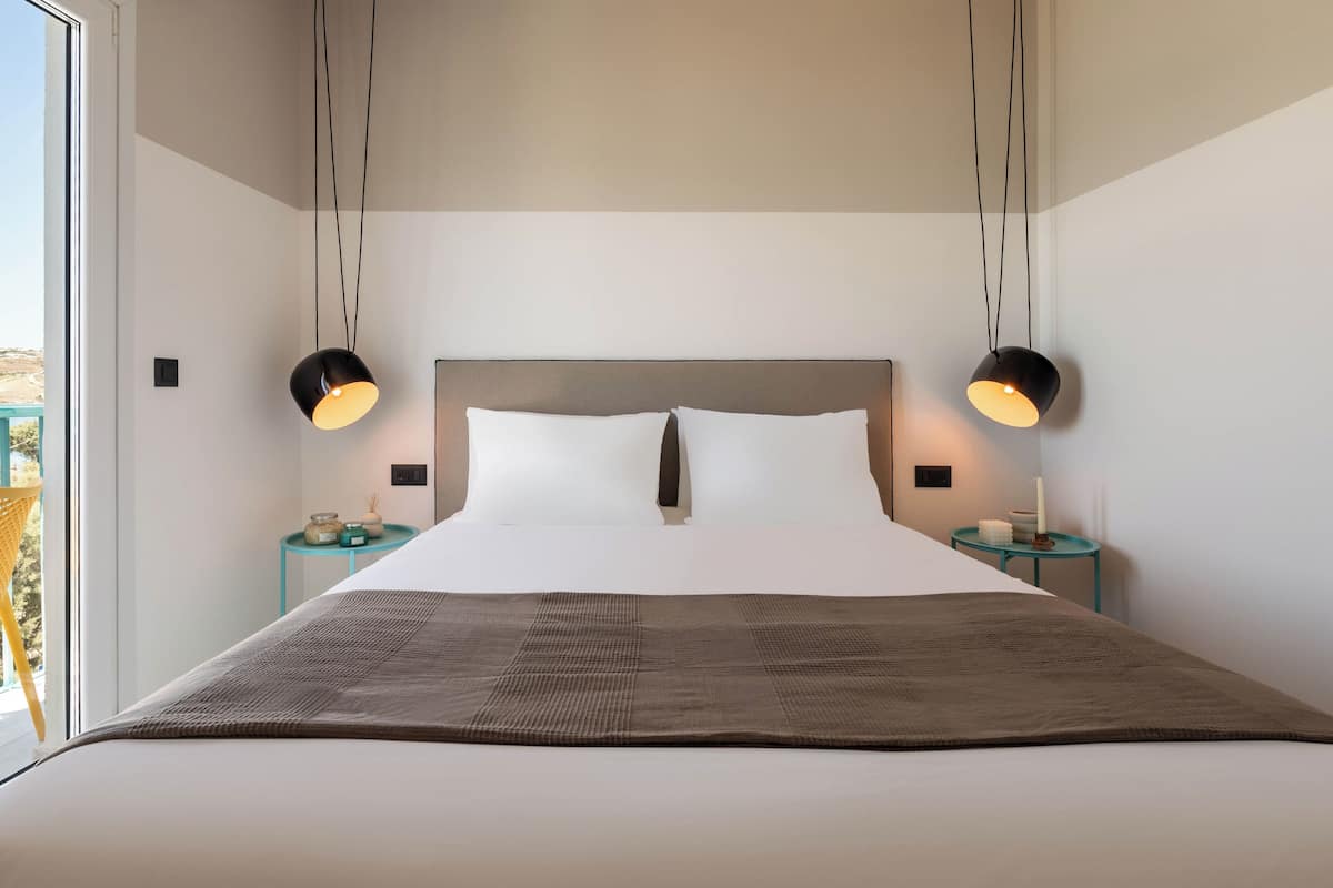 1 bedroom, premium bedding, minibar, blackout drapes