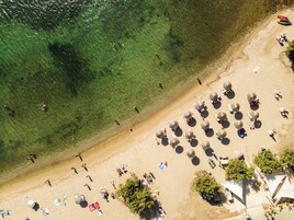 Vista para praia/oceano