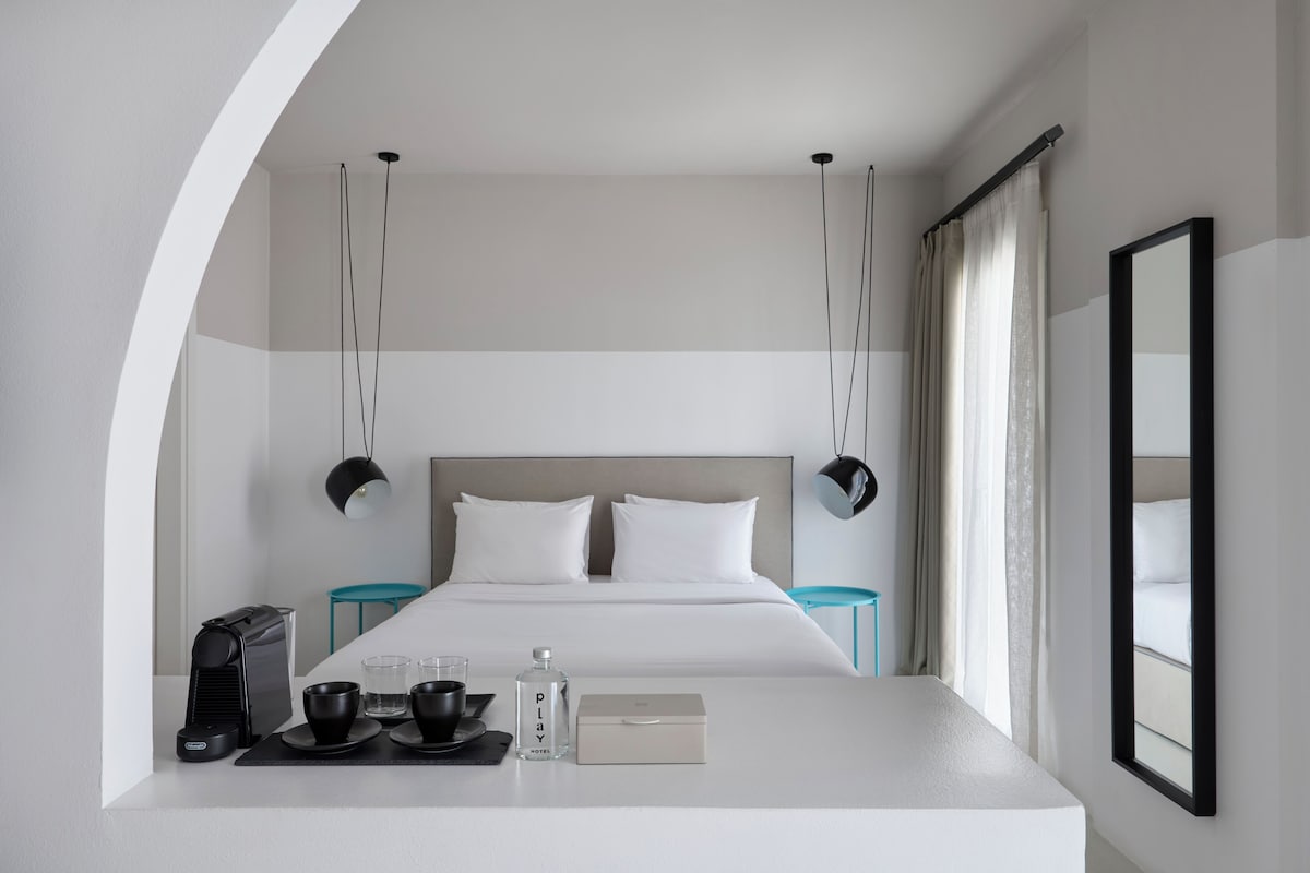 Deluxe Room | Premium bedding, minibar, blackout drapes