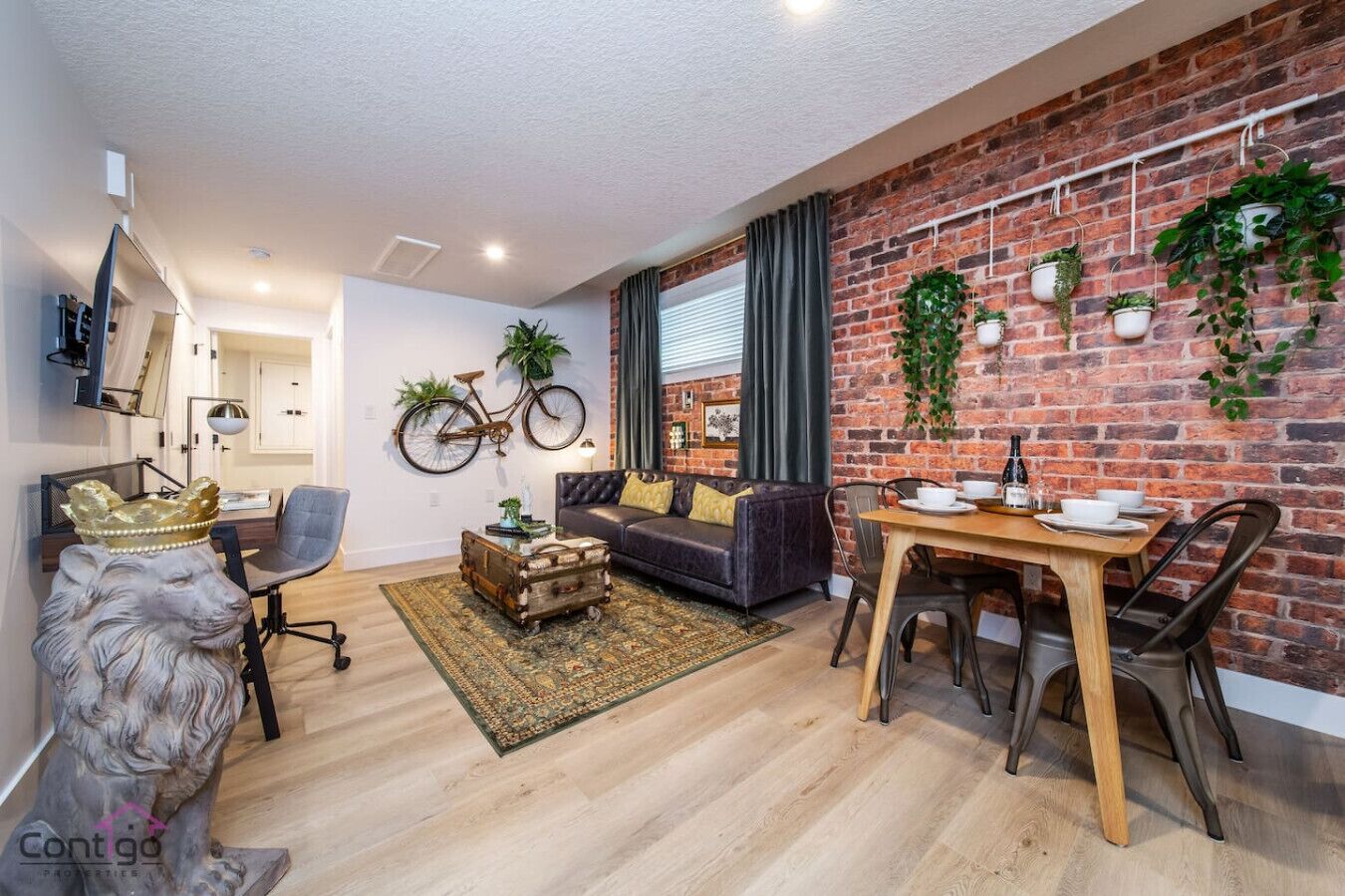 Smart TV, books, offices