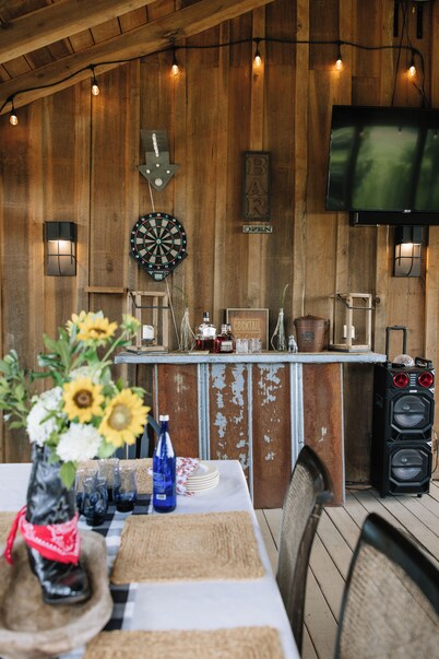 Rustic Luxury Cabin w/ breathtaking views, stunning sunsets, & minutes from I24