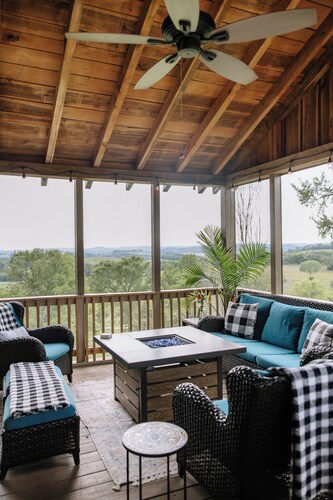 Rustic Luxury Cabin w/ breathtaking views, stunning sunsets, & minutes from I24