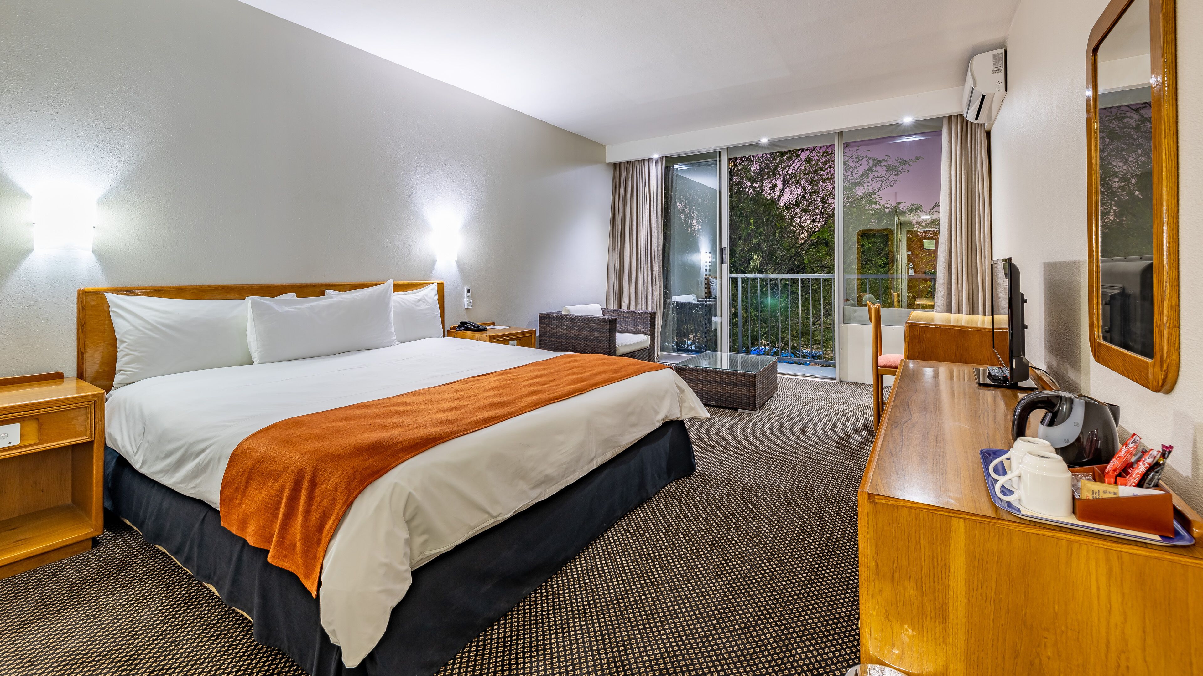 Suite de lujo | Escritorio, wifi gratis y ropa de cama 