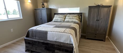 1 bedroom, iron/ironing board, free WiFi, bed sheets