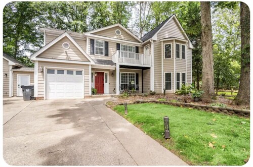 Spacious Gem: CoupeDe Huntersville Your 4bd 2.5ba Home Away From Home