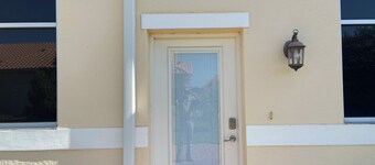 Shantiniketan Apartment  /50 minutes to the Disney 2 mile to down town Tavares.