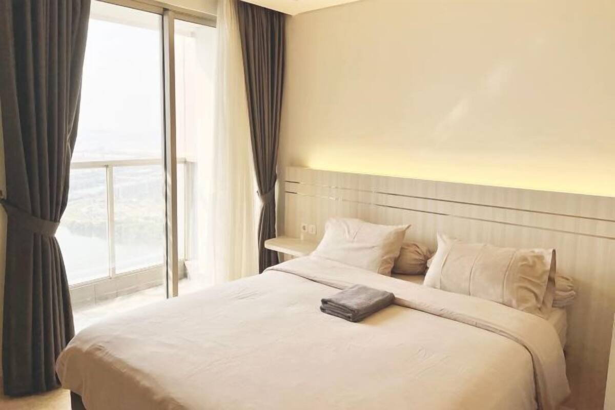 Individually decorated, individually furnished, desk, laptop workspace