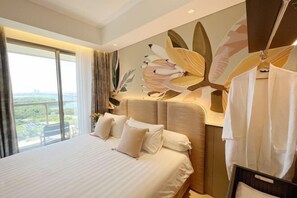 Individually decorated, individually furnished, desk, laptop workspace - Gold Coast PIK Sea View Apartments by Rentrooms (Jakarta)