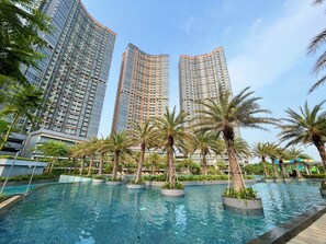2 indoor pools, 3 outdoor pools, pool umbrellas, pool loungers - Gold Coast PIK Sea View Apartments by Rentrooms (Jakarta)
