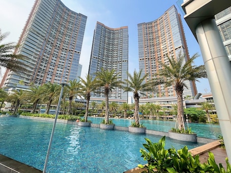 2 indoor pools, 3 outdoor pools, pool umbrellas, sun loungers