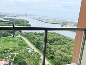 Individually decorated, individually furnished, desk, laptop workspace - Gold Coast Sea View Apartments Rentrooms (Jakarta)