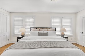 3 bedrooms, desk, free WiFi, bed sheets