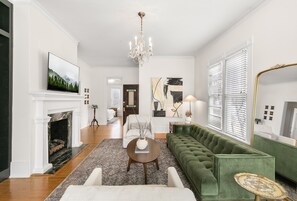 Smart TV, fireplace, books, music library