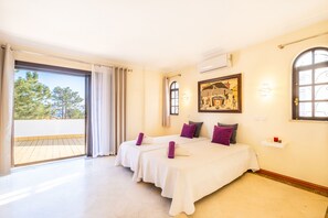 5 bedrooms, in-room safe, iron/ironing board, free WiFi - Charming Villa with Heatable Pool and BBQ (Albufeira)