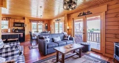 Conesus Log Cabin, Cozy Log Cabin on the Wine Trail