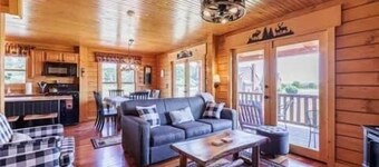 Conesus Log Cabin, Cozy Log Cabin on the Wine Trail