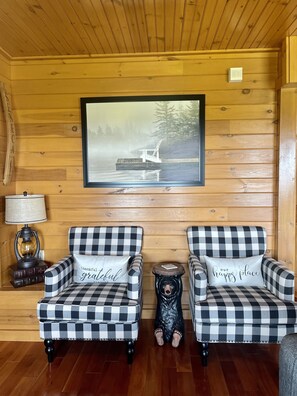 Interior - Conesus Log Cabin, Cozy Log Cabin on the Wine Trail (Geneva)