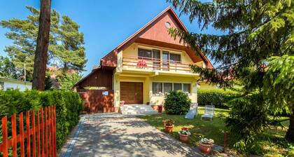 Holiday home with WiFi, air conditioning, washing machine