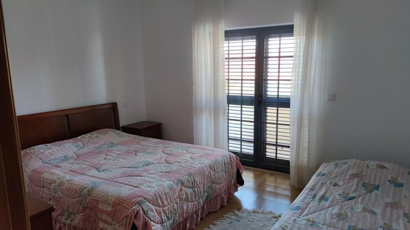 3 bedrooms, WiFi, bed sheets