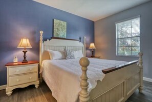 9 bedrooms, iron/ironing board, WiFi, bed sheets - Spacious 9 Bed Pool Home with Game Room-1461BTR (Davenport)