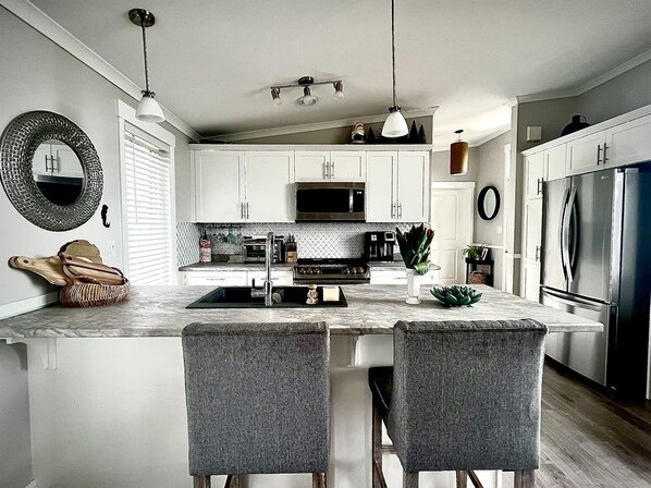 Fridge, microwave, oven, stovetop - Where the Ocean Meets Rolling Hills in a Picturesque Landscape (Port Hood)