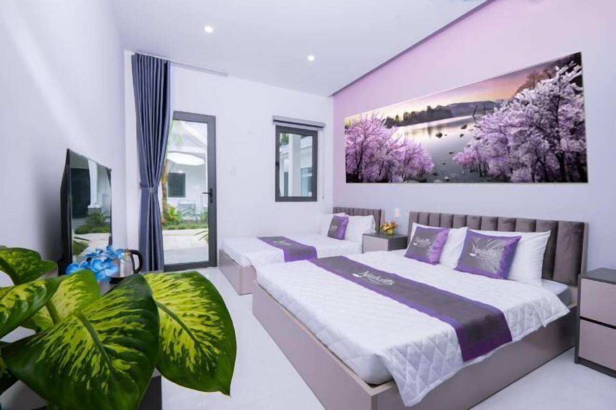 Premium bedding, pillowtop beds, minibar (some free items), in-room safe