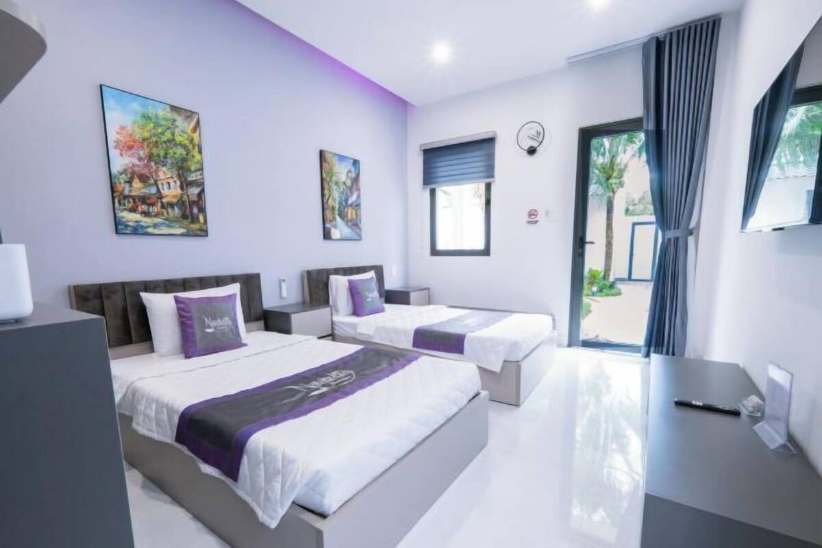 Premium bedding, pillowtop beds, minibar (some free items), in-room safe