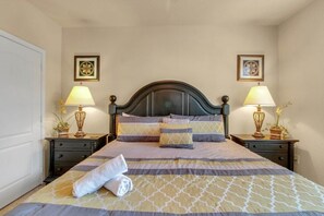 3 habitaciones, tabla de planchar con plancha, wifi y ropa de cama 