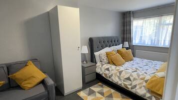 3 bedrooms, iron/ironing board, free WiFi, bed sheets