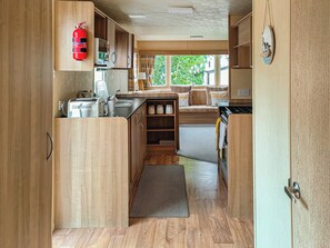 Cookware/dishes/utensils