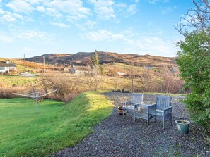 Property grounds - 2 bedroom accommodation in Tarskavaig (Tarskavaig)