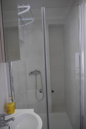 Shower, hair dryer, towels - Felp Santa Maria 1 (Setúbal)