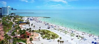 Cozy retreat heated pool close to beaches