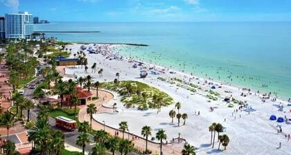 Cozy retreat heated pool close to beaches