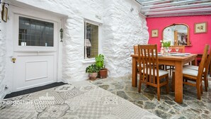 Unclassified image, 4 of 21, button - Wedgwood Cottage - Sleeps 6 guests  in 3 bedrooms (Cawsand)