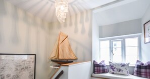 Interior - Wedgwood Cottage - Sleeps 6 guests  in 3 bedrooms (Cawsand)