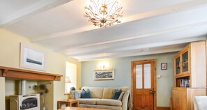 Living area - Wedgwood Cottage - Sleeps 6 guests in 3 bedrooms (Cawsand)