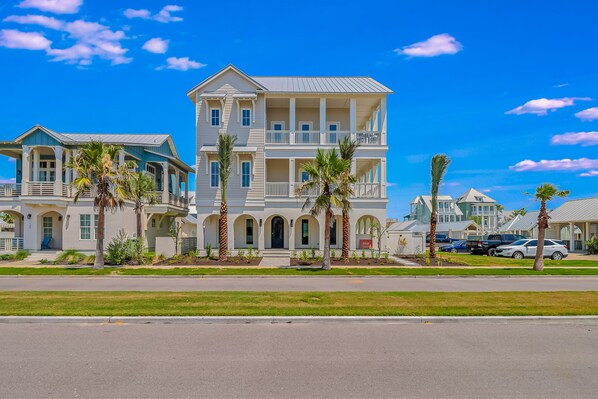 Exterior - 3-story ocean-view home with pool, grill, golf, gym, pool table, & washer/dryer (Port Aransas)