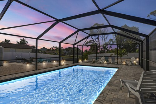 CLEAN,Great Location,Dockage Available,HEATED Pool,3 Units, HUGE Back yard.Apt A