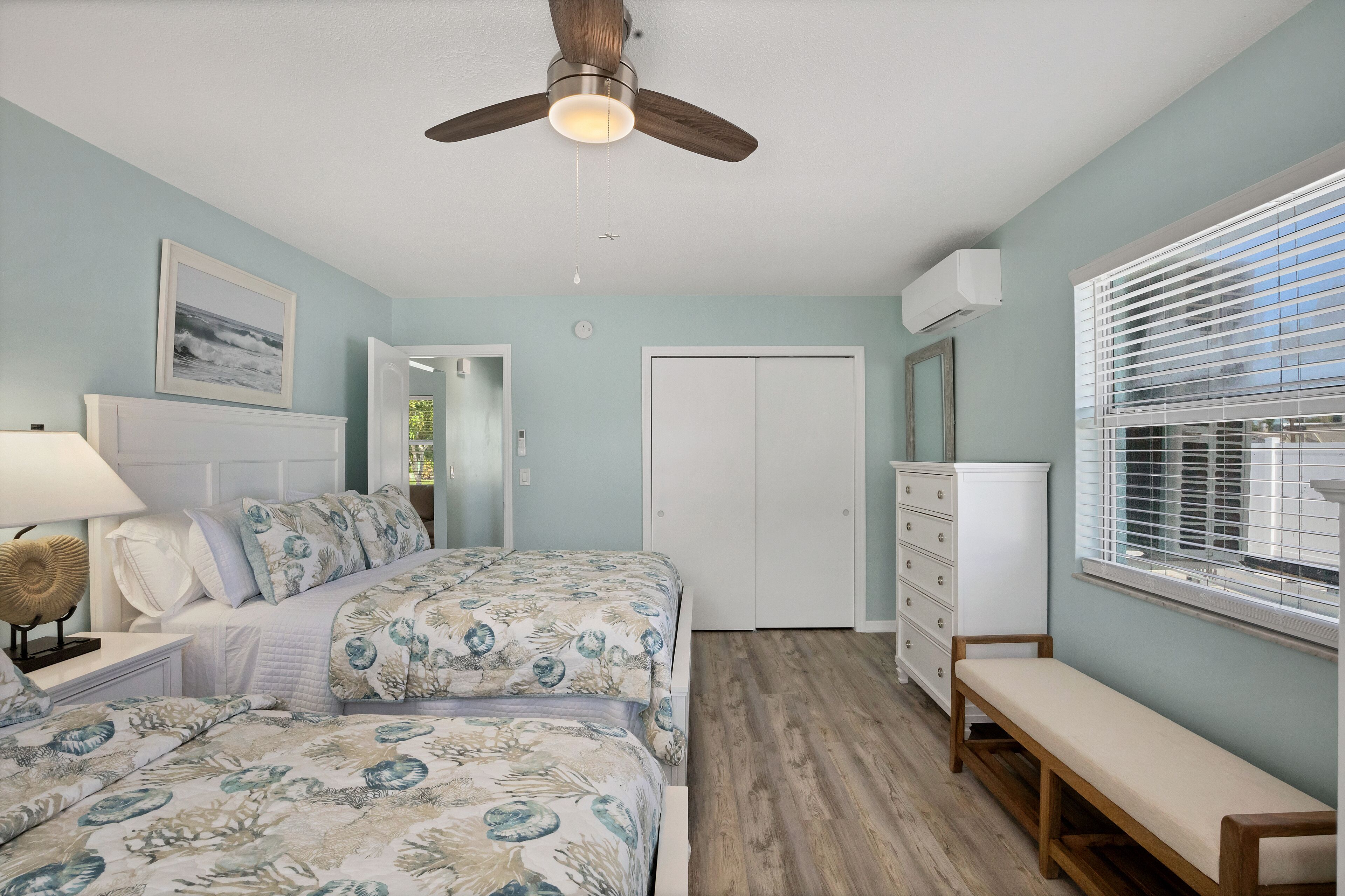 Clean,great Location,dockage Available,heated Pool,3 Units, Huge Back Yard.apt A - Englewood, FL