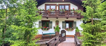 Rustic holiday home "Jägerlodge" in Grainau