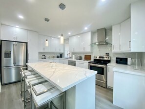 Villa de diseño, 5 habitaciones, no fumadores | Cocina privada | Frigorífico grande, microondas, placa de cocina y tostadora