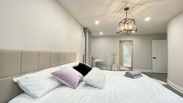 Design Villa, 5 Bedrooms, Non Smoking | 5 bedrooms, free WiFi, bed sheets