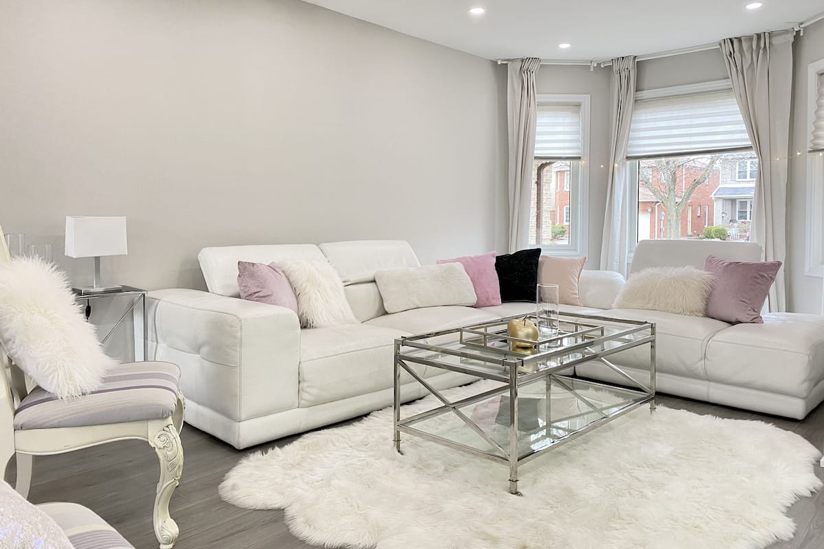 Design-Villa, 5 Schlafzimmer, Nichtraucher | Wohnbereich | 55-Zoll-Fernseher mit Digitalempfang, Netflix, Streaming-Dienste
