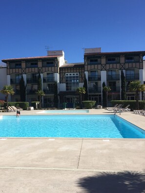 Piscine extérieure, piscine chauffée