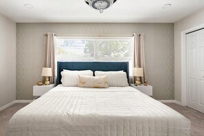 4 bedrooms, iron/ironing board, WiFi, bed sheets - Heated pool home with Tiki Hut.  (Clearwater)